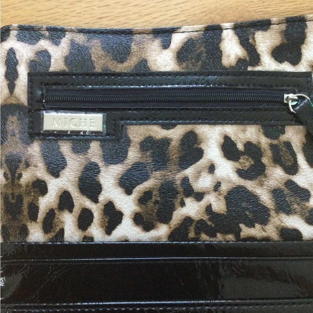 Miche “Tess” Petite Shell. Textured leopard print & zippered exterior pocket. - Picture 3 of 6
